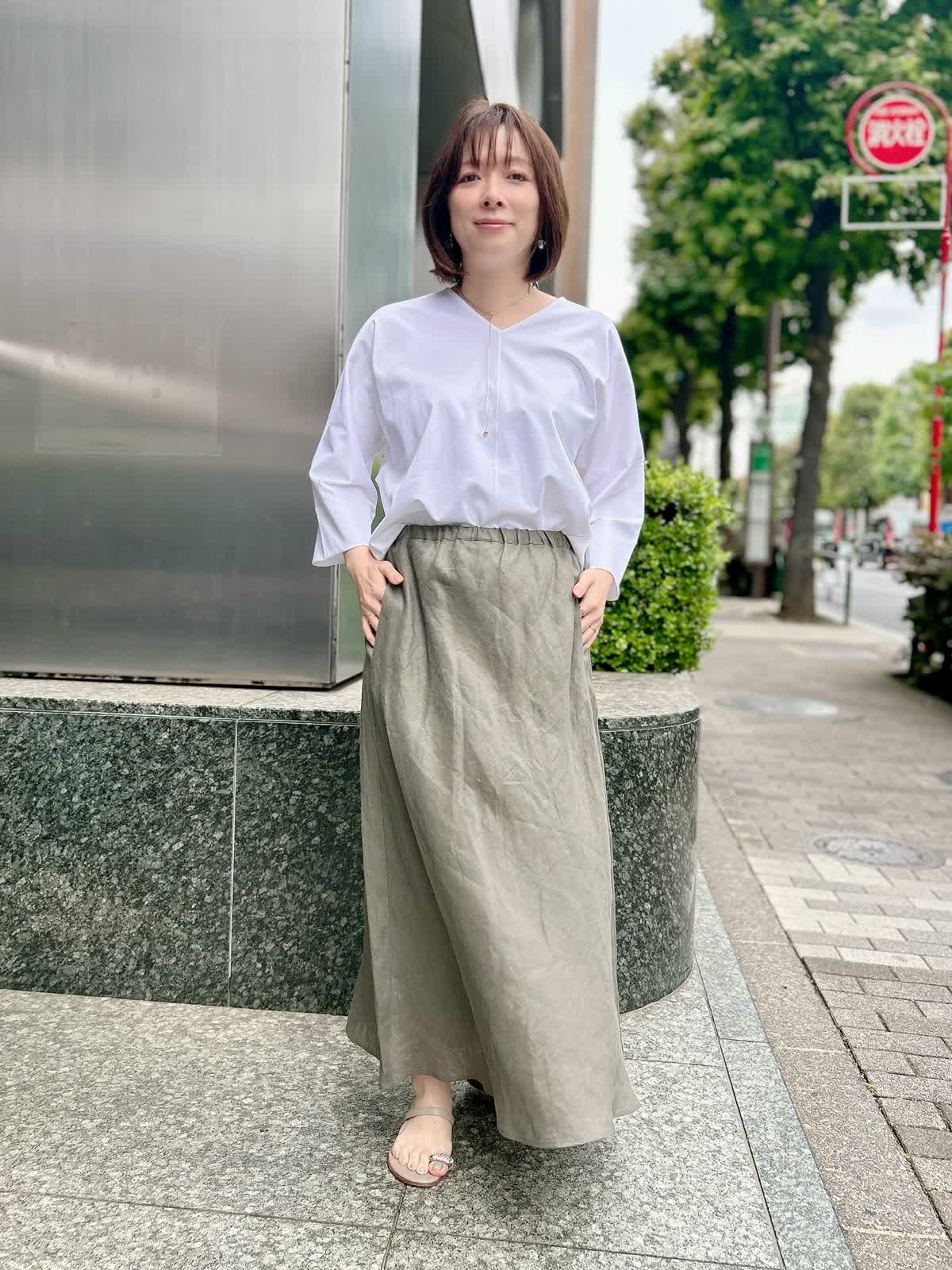 INEDのカットソーを使ったECスタッフのスタッフスタイリング