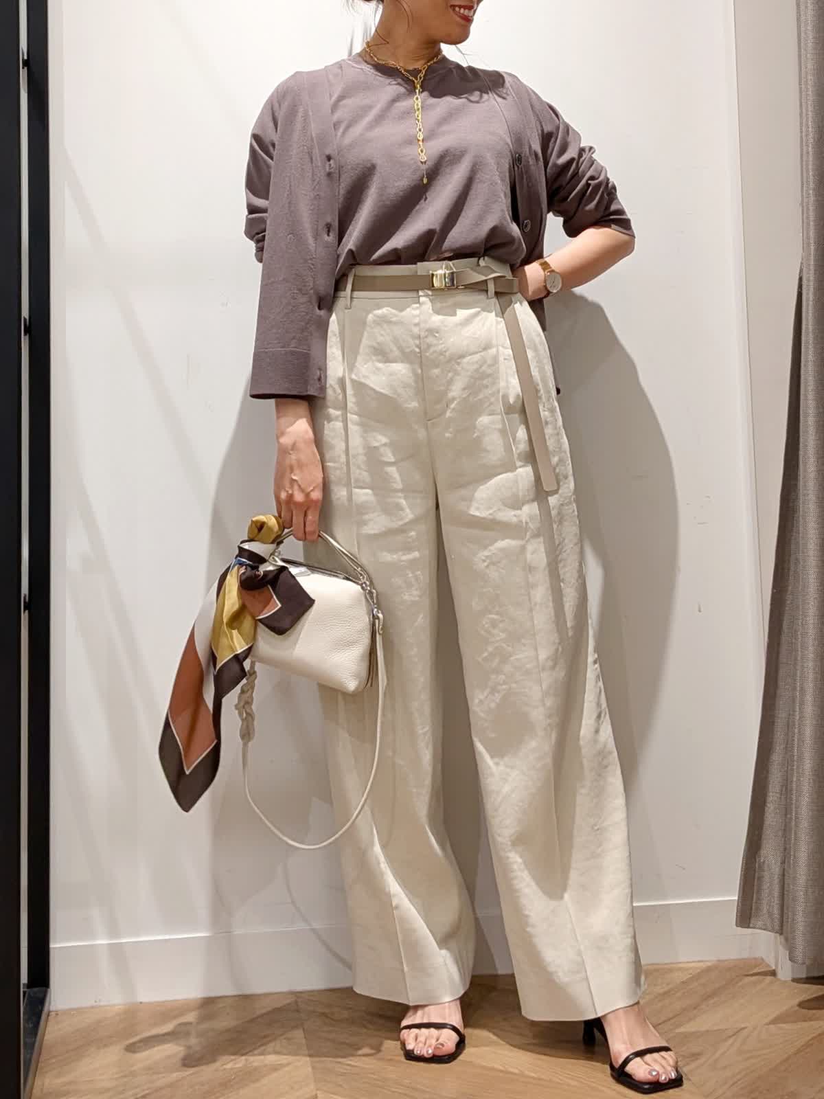 INED Lのパンツを使った岡山天満屋SUPERIORCLOSETのスタッフ INED Lのパンツを使った岡山天満屋SUPERIORCLOSETのスタッフ
