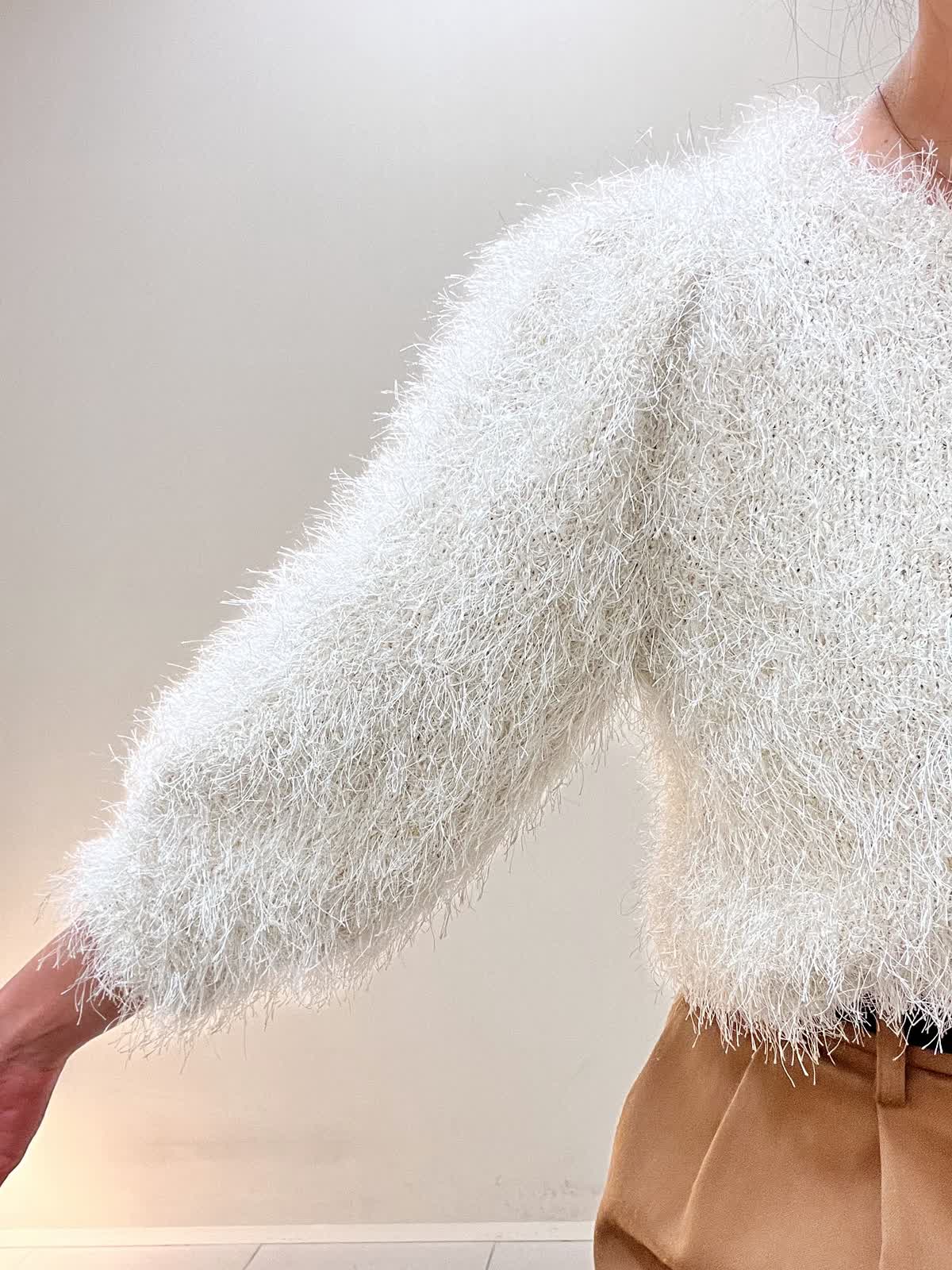 INEDのニットを使った広島三越SUPERIORCLOSETのスタッフスタイリング