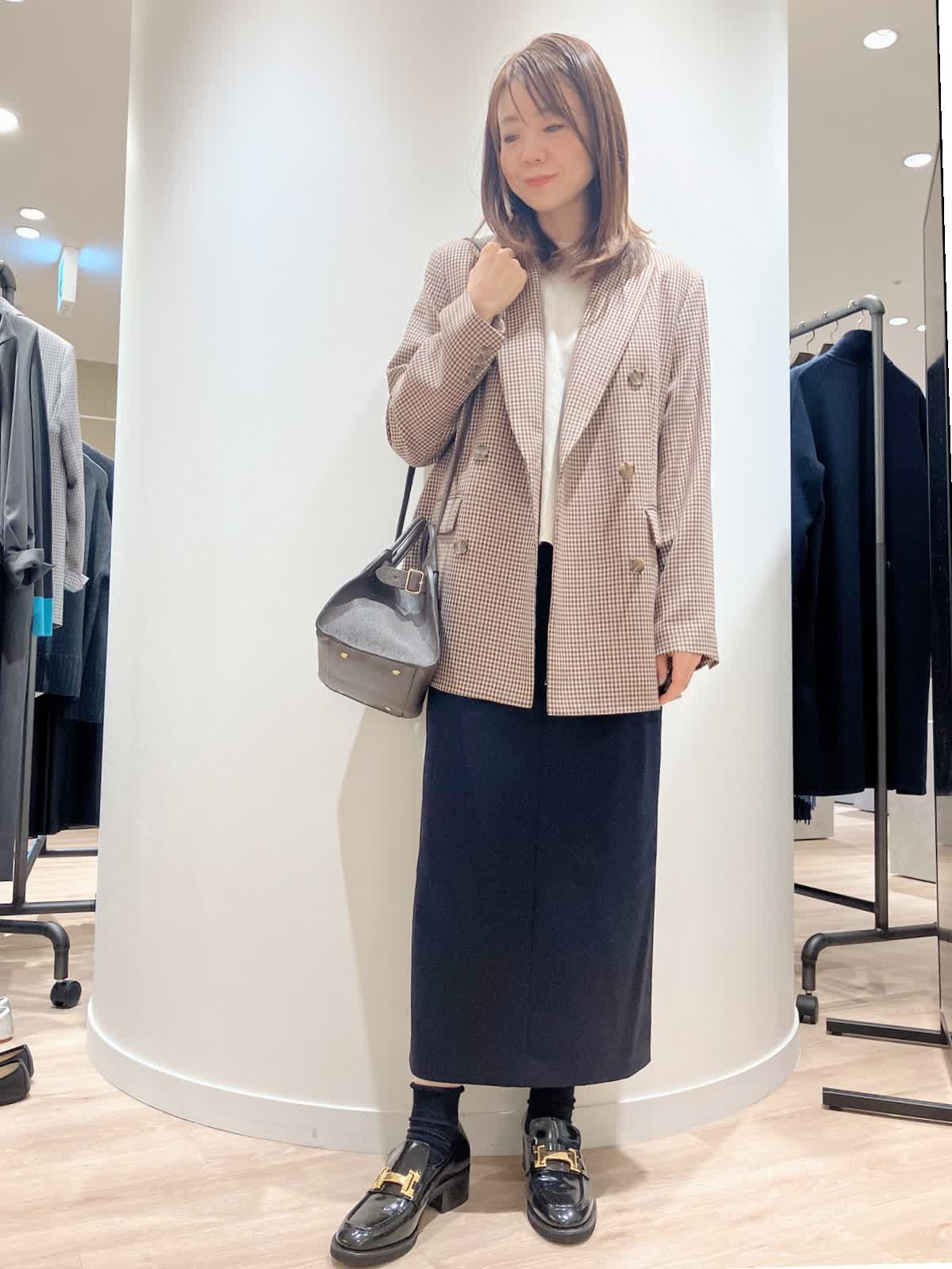 INEDのジャケットを使った神戸阪急SUPERIORCLOSETのスタッフ