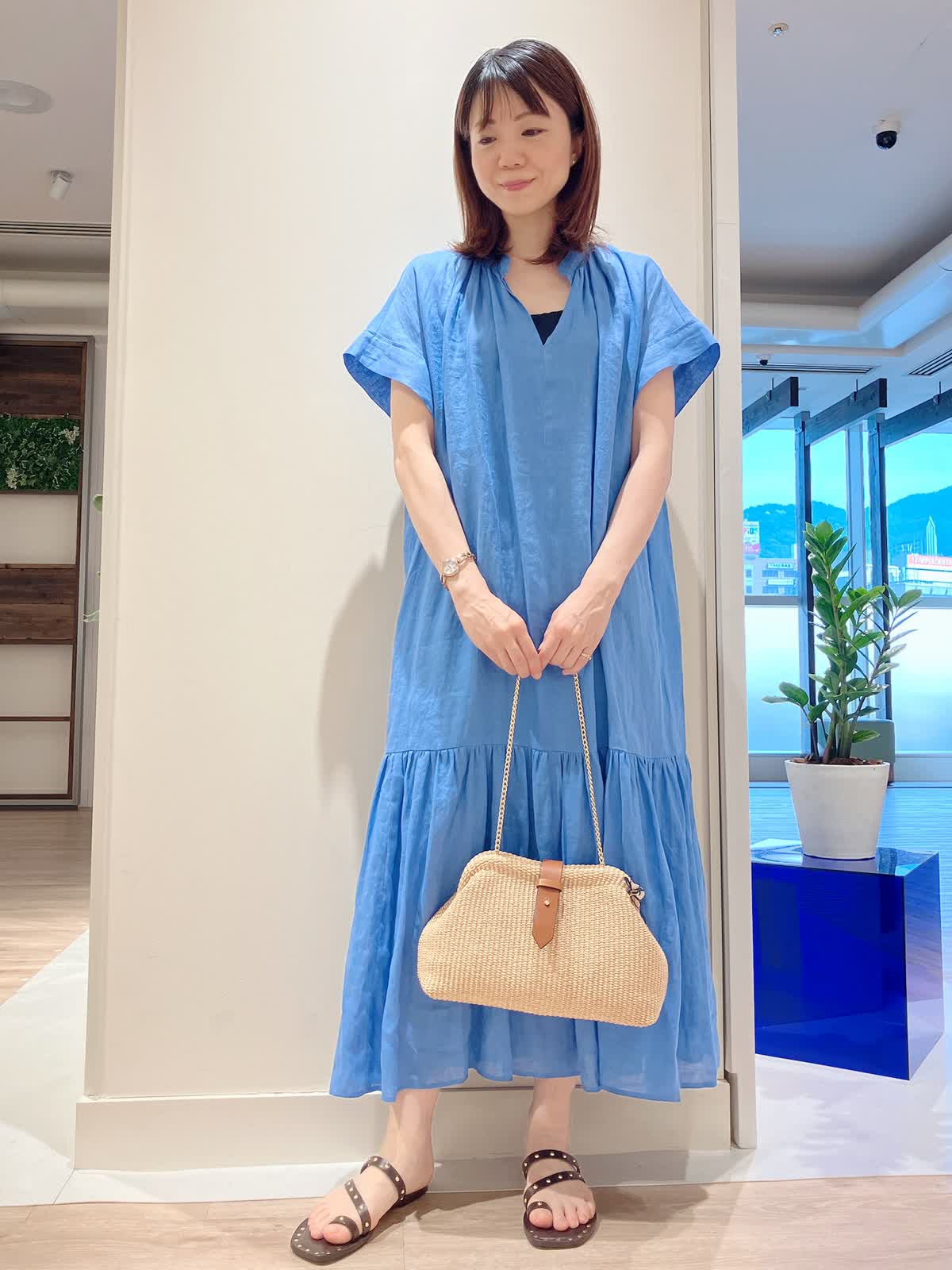 INEDのワンピースを使った神戸阪急SUPERIORCLOSETのスタッフ