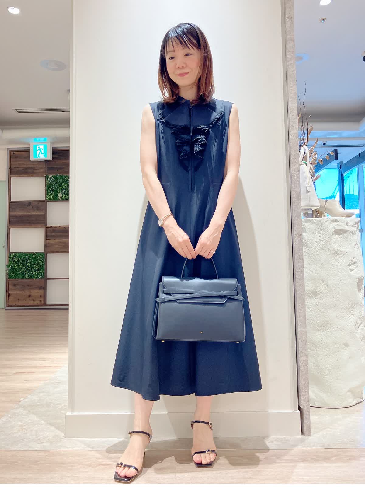 エフデ ef-de ワンピースとボレロのセットアップ ef-de Blackのワンピースを使った神戸阪急SUPERIORCLOSETのスタッフ