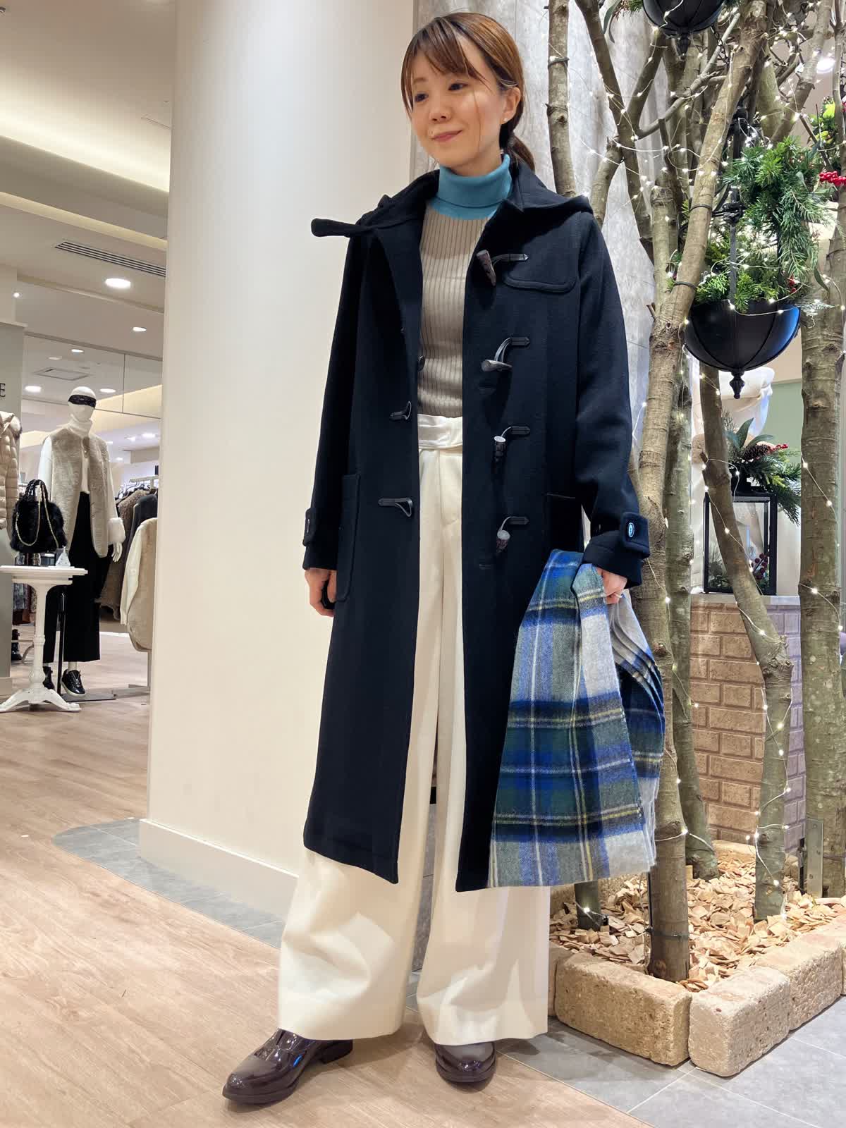 INED Lのニットを使った神戸阪急SUPERIORCLOSETのスタッフスタイリング