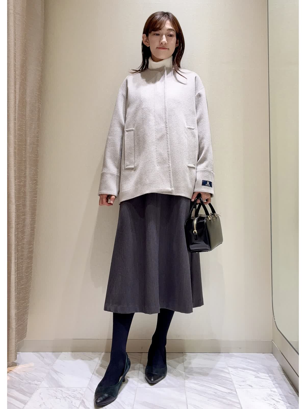 INEDのワンピースを使った新宿伊勢丹SUPERIOR CLOSETのスタッフ