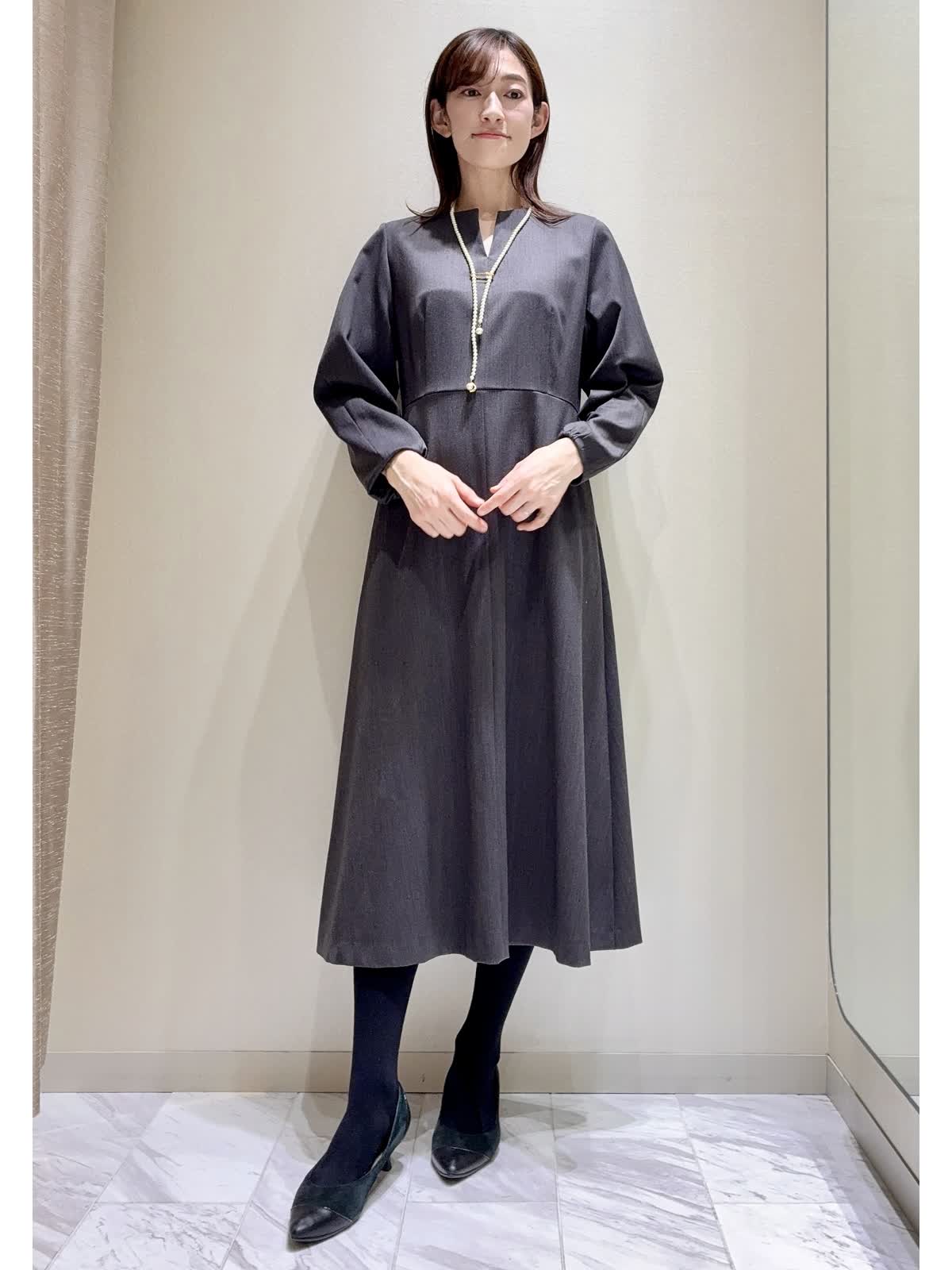 INEDのワンピースを使った新宿伊勢丹SUPERIOR CLOSETのスタッフ