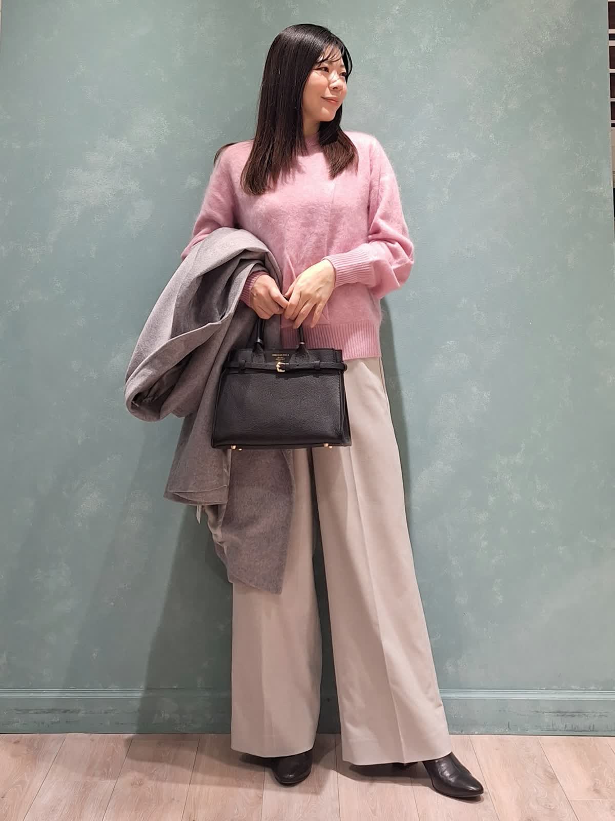 INEDのコートを使った福岡岩田屋SUPERIOR CLOSETのスタッフ