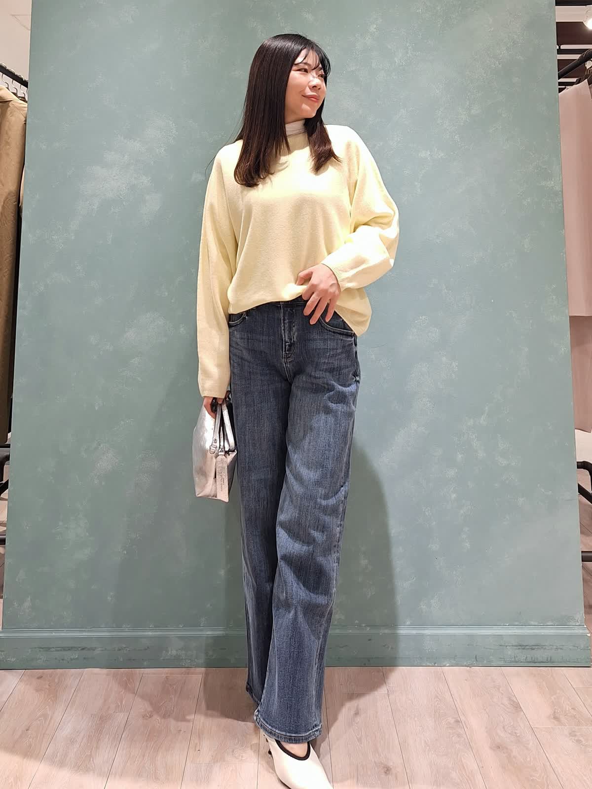 トップス ito fukuoka INEDのニットを使った福岡岩田屋SUPERIOR CLOSETのスタッフ