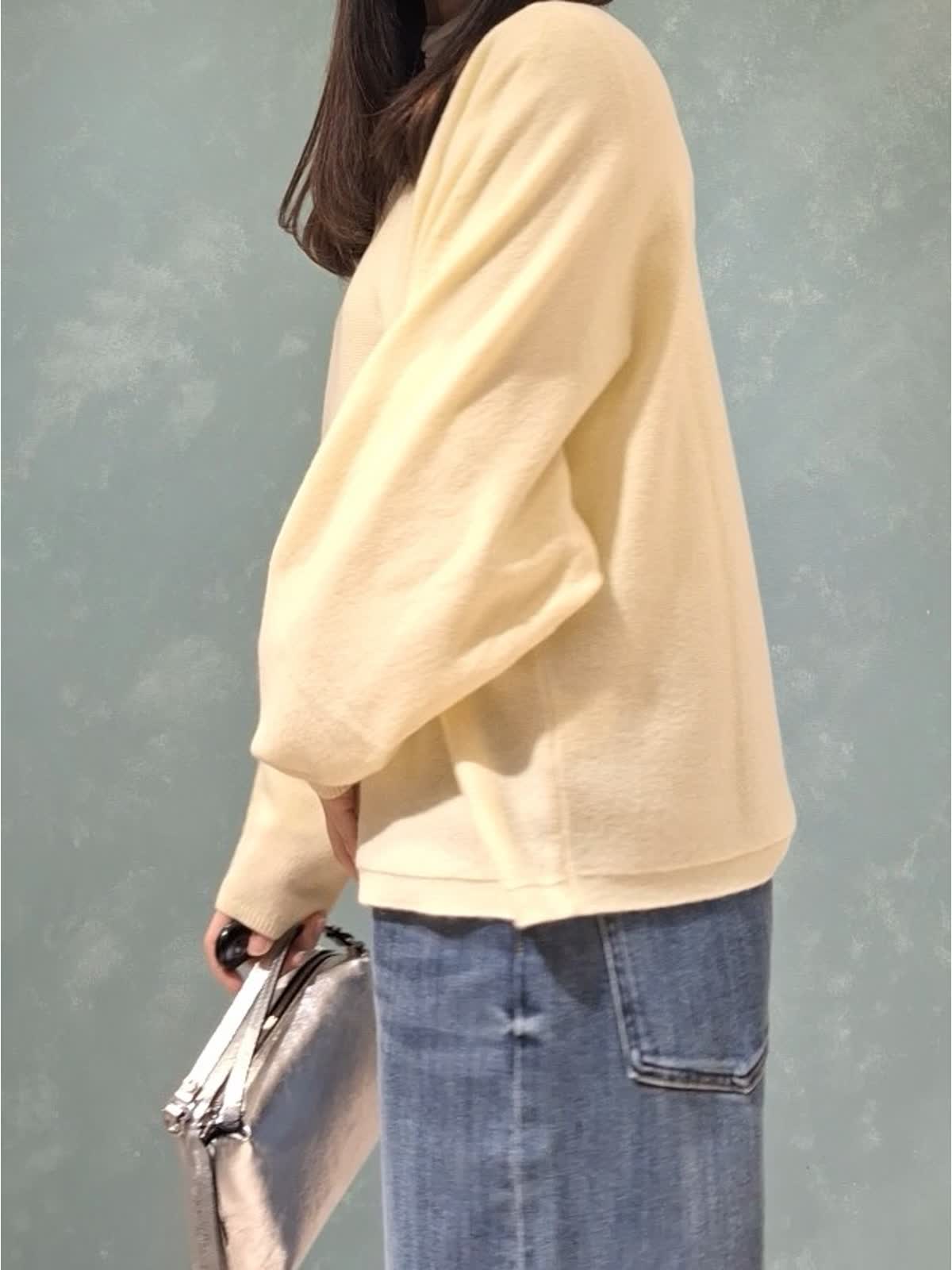 INEDのニットを使った福岡岩田屋SUPERIOR CLOSETのスタッフ