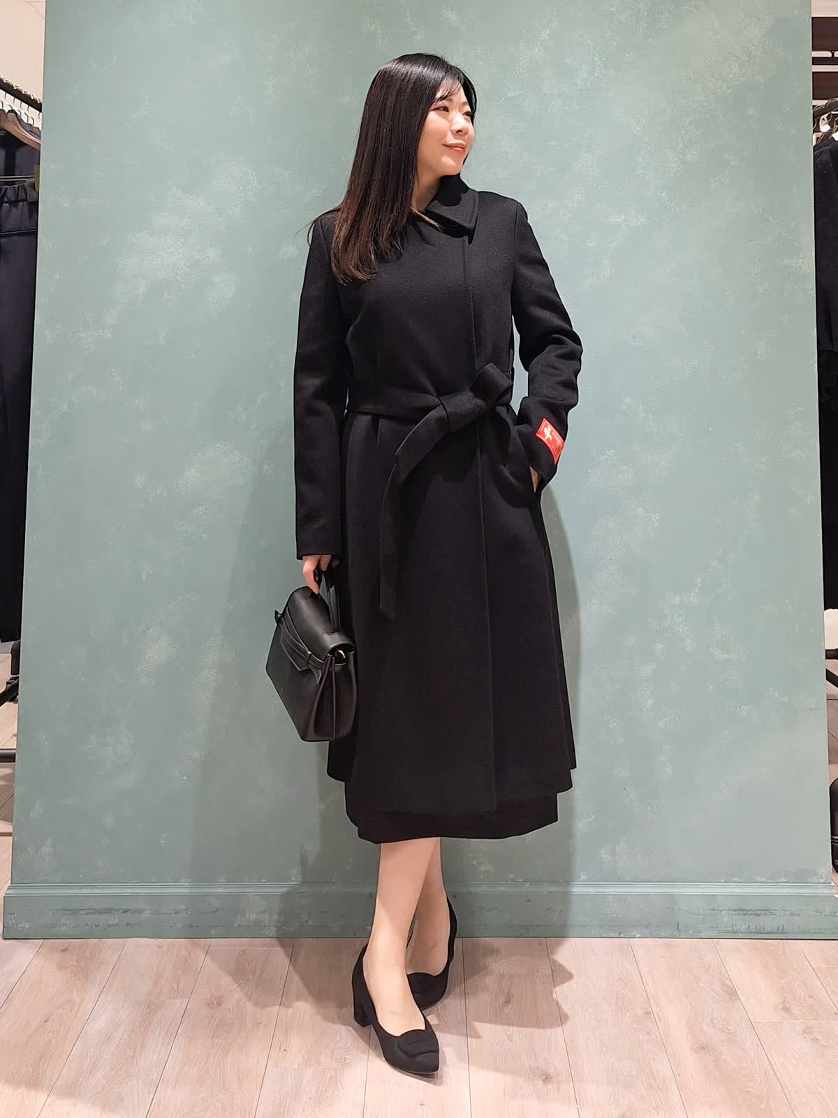 INEDのコートを使った福岡岩田屋SUPERIOR CLOSETのスタッフ