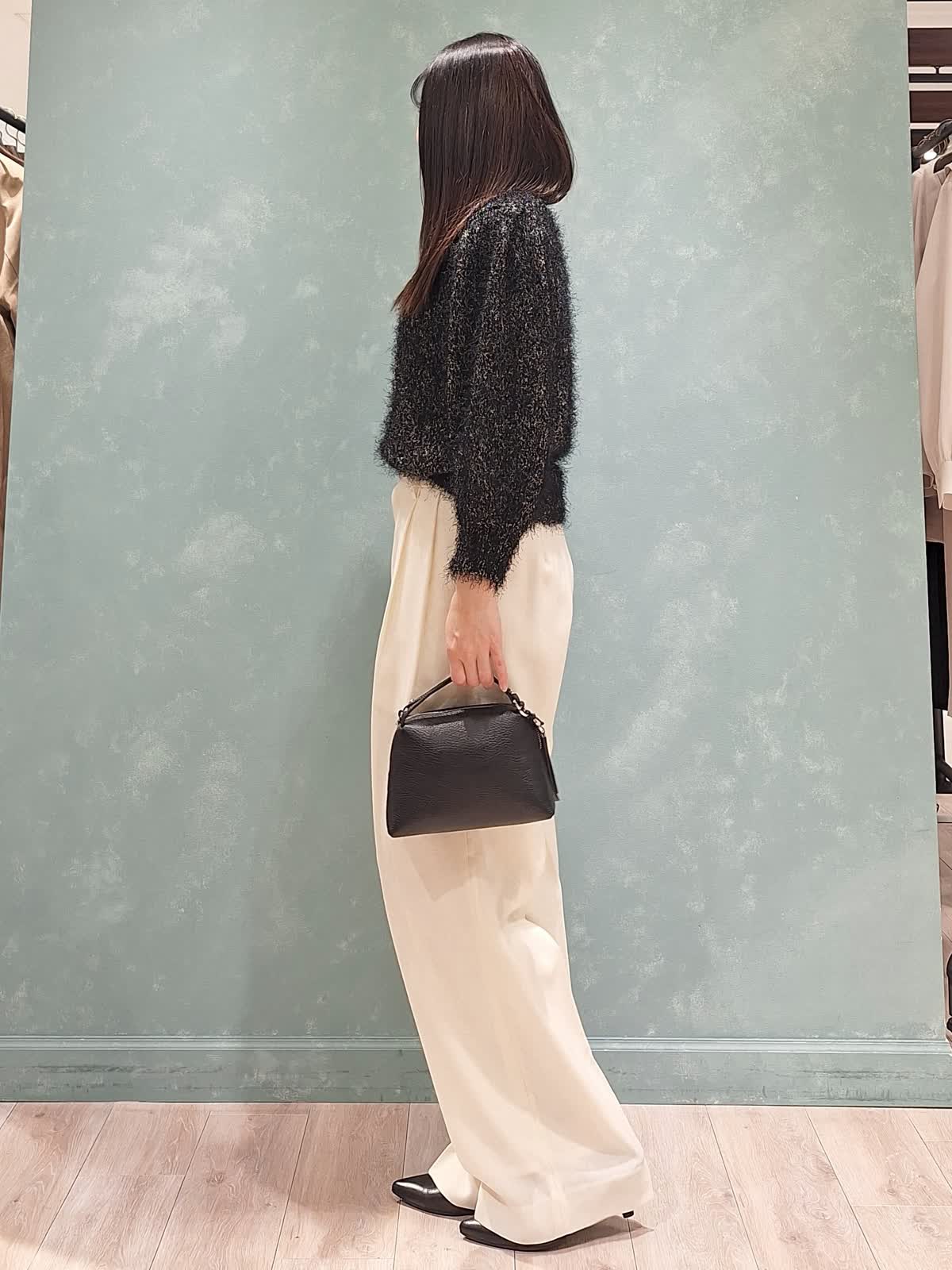 INEDのニットを使った福岡岩田屋SUPERIOR CLOSETのスタッフ