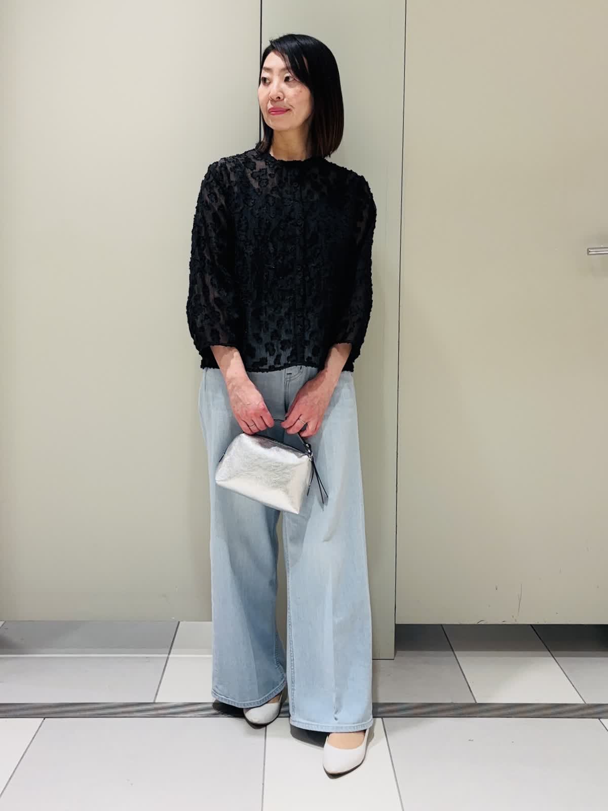 Le Soukのブラウスを使った梅田大丸INEDのスタッフスタイリング