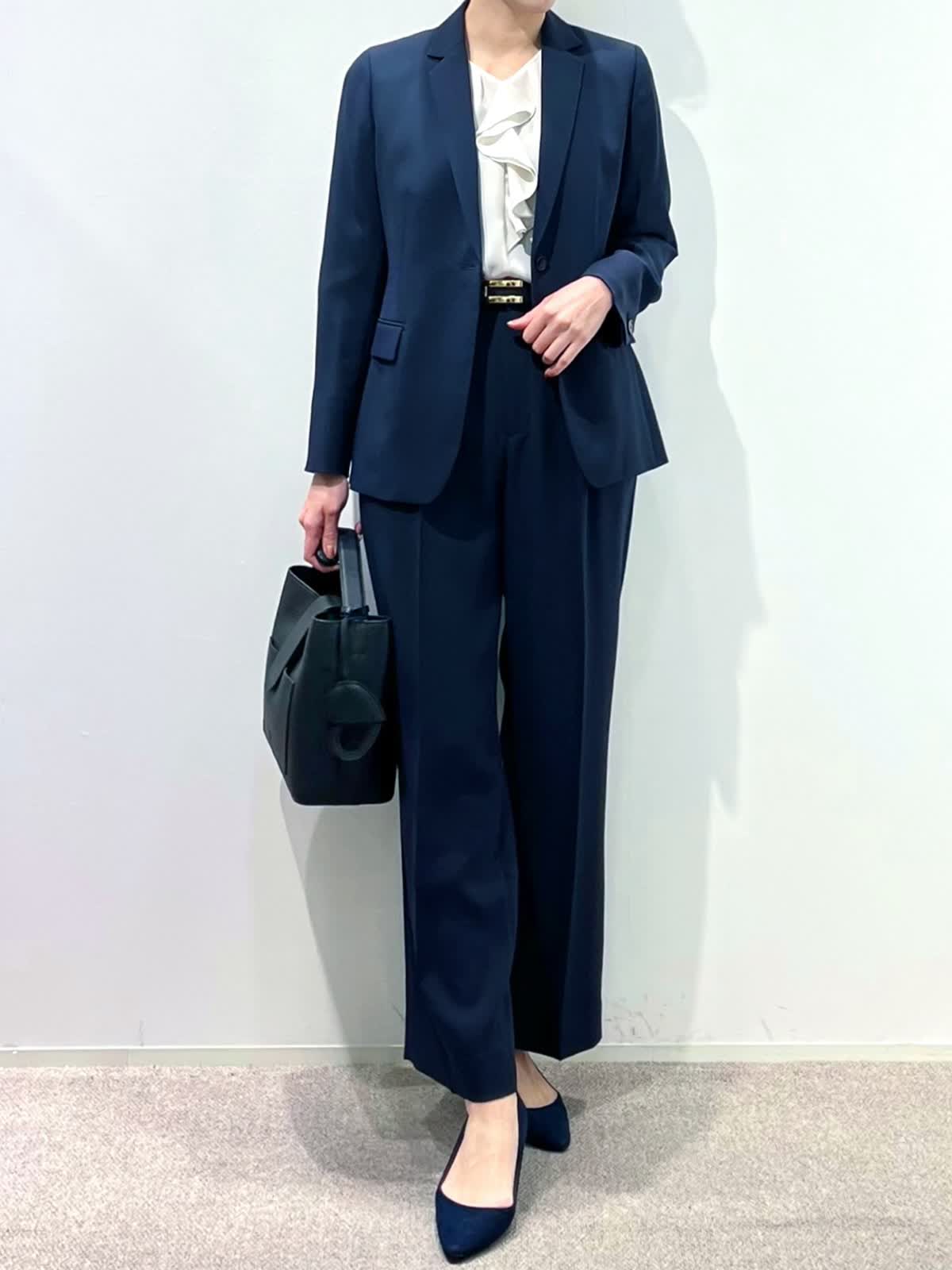 INEDのジャケットを使った広島三越SUPERIORCLOSETのスタッフ