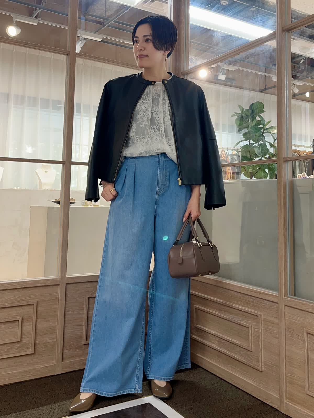 INEDのジャケットを使ったSUPERIOR CLOSETのスタッフ