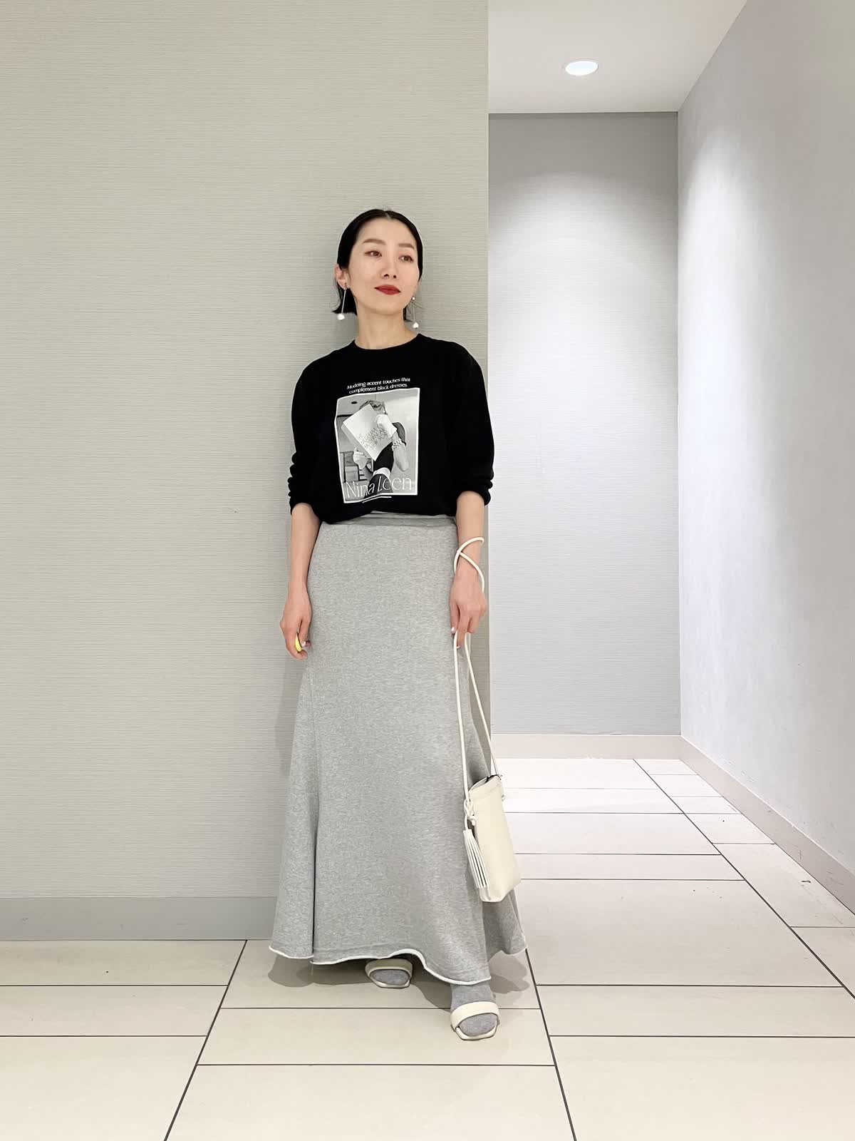 お値下げ極美品　シャネル　グレー シルバー　スカート　サイズ34 INEDのスカートを使った銀座三越SUPERIOR CLOSET GINZAのスタッフ