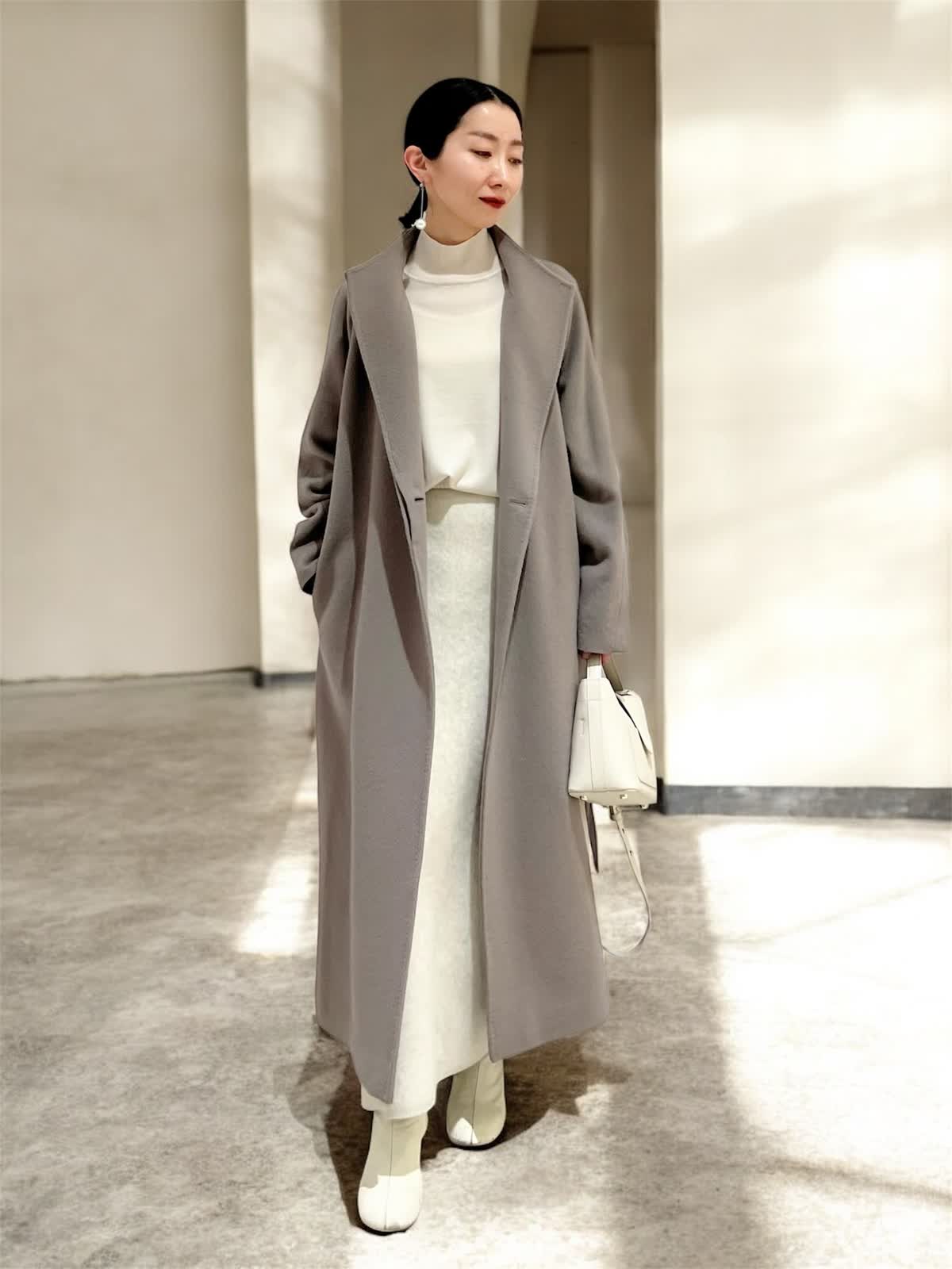 INEDのコートを使った銀座三越SUPERIOR CLOSET GINZAのスタッフ