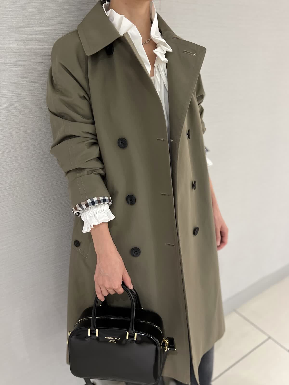 INEDのコートを使った銀座三越SUPERIOR CLOSET GINZAのスタッフ