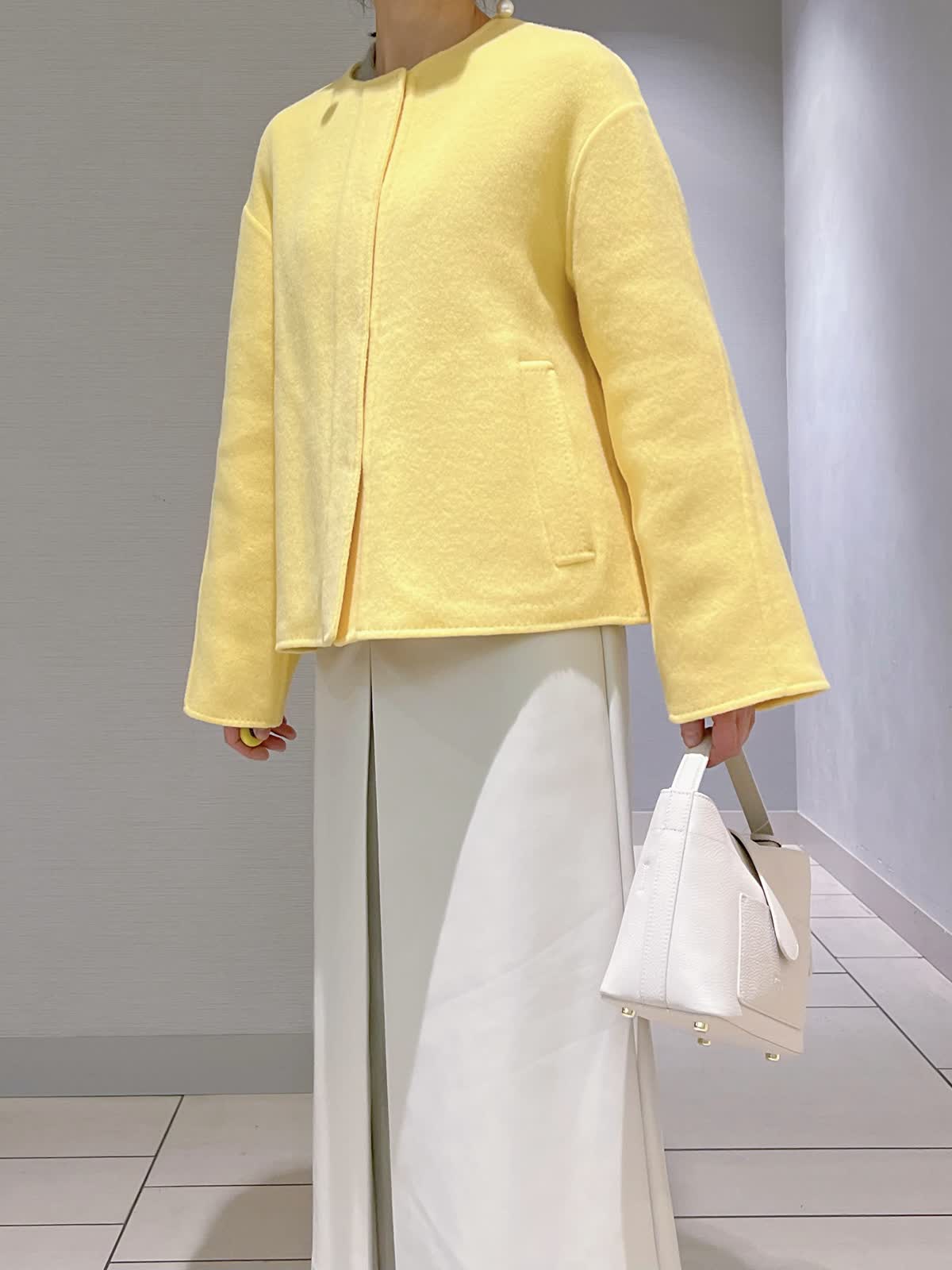 INEDのコートを使った銀座三越SUPERIOR CLOSET GINZAのスタッフ