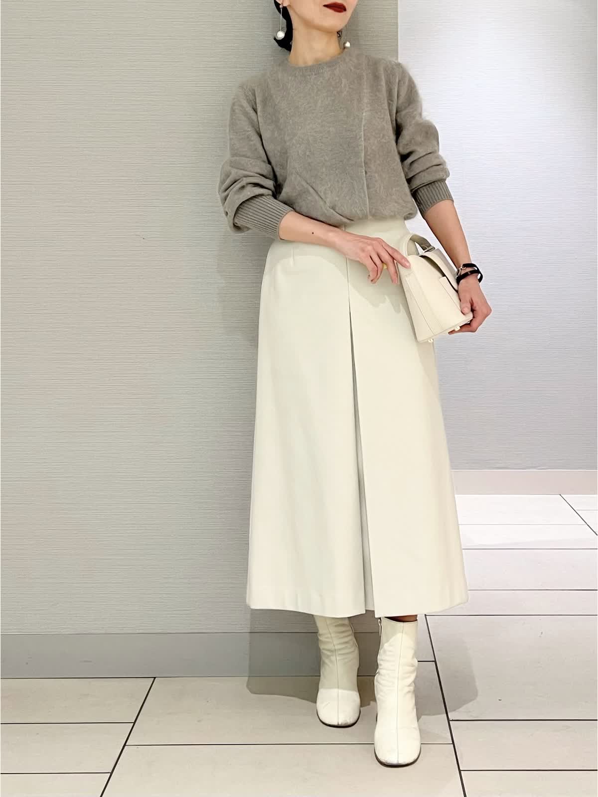 INEDのコートを使った銀座三越SUPERIOR CLOSET GINZAのスタッフ