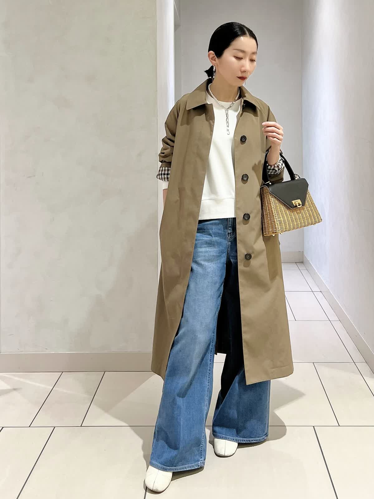 INEDのコートを使った銀座三越SUPERIOR CLOSET GINZAのスタッフ