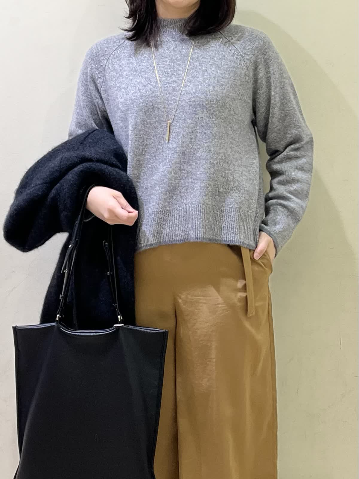 小物 IMBODEN Le Soukのニットを使った新潟伊勢丹7-IDconcept.のスタッフ