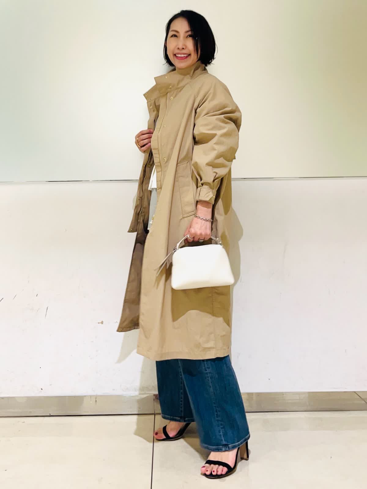 INED ベージュロングコート INEDのコートを使った新宿タカシマヤSUPERIOR CLOSETのスタッフ
