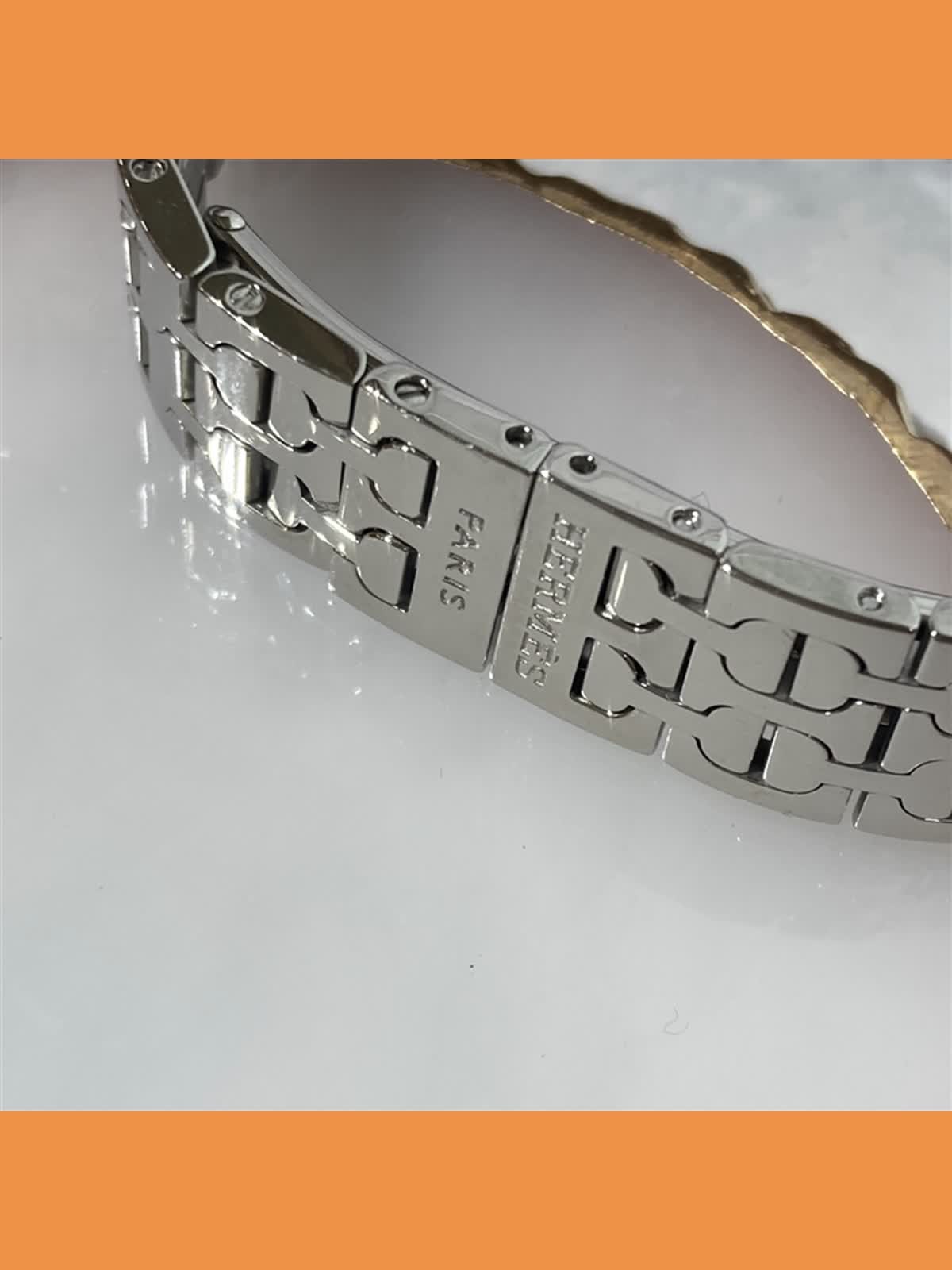 vintage HERMES】エルメス Hウォッチミニ シェルダイアル入荷いたし