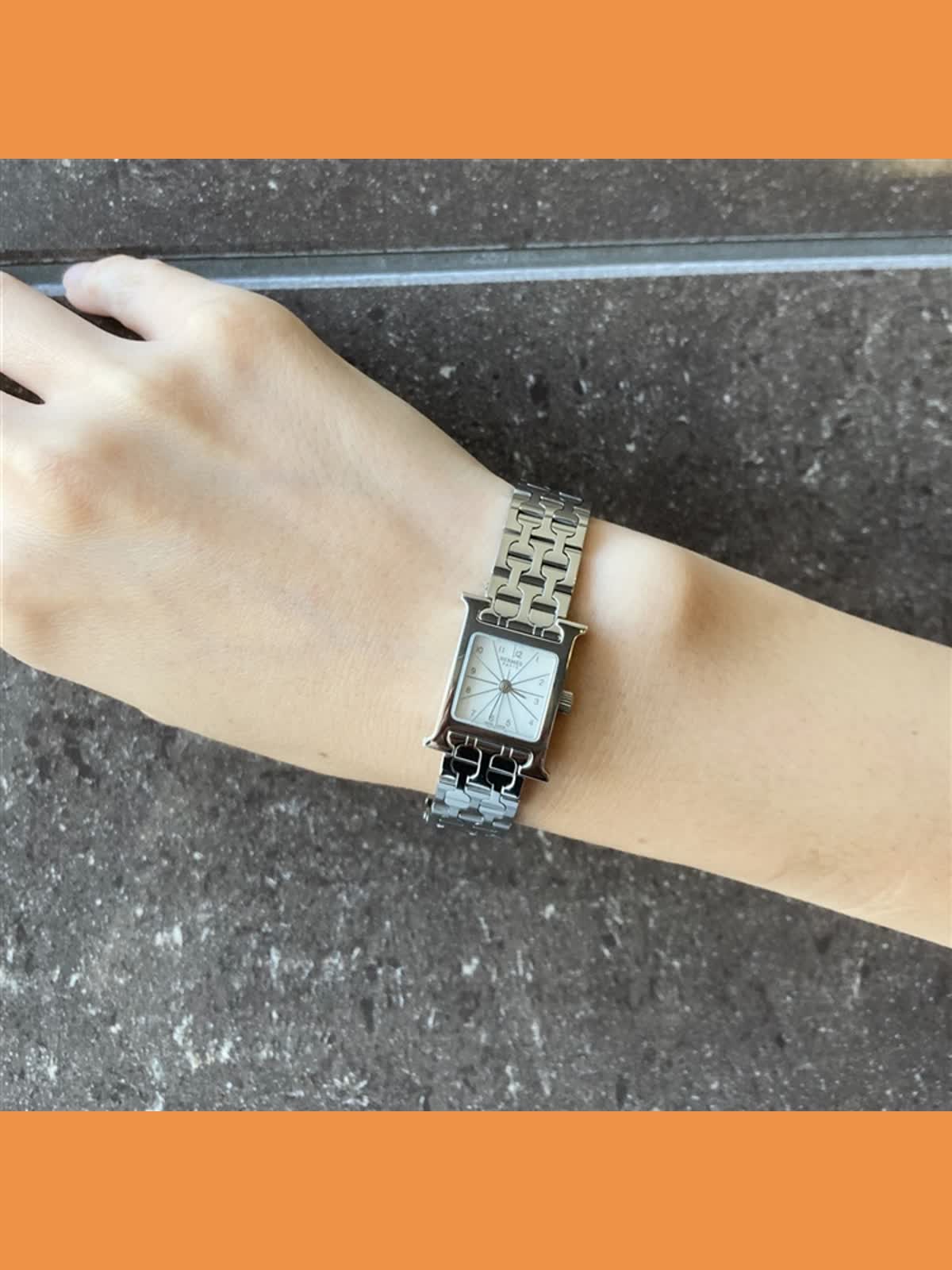vintage HERMES】エルメス Hウォッチミニ シェルダイアル入荷いたし