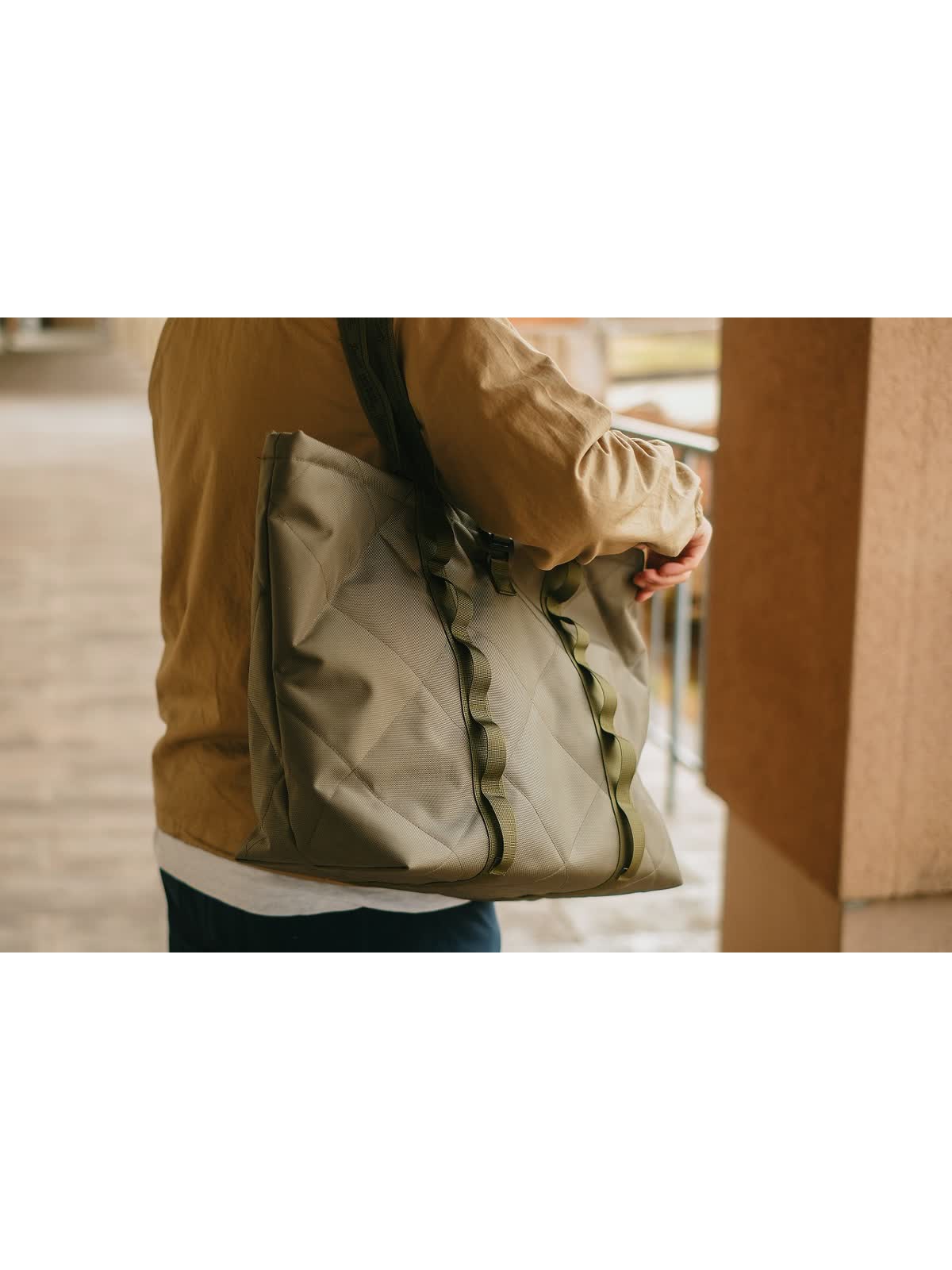 デイリーから小旅行まで幅広く使えるサイズ感のトートバッグ「Danner 